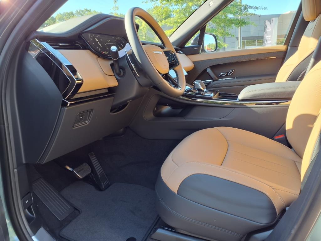 2025 Land Rover Range Rover Sport SE photo 15