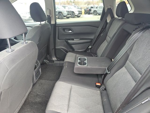 2024 Nissan Rogue SV photo 4