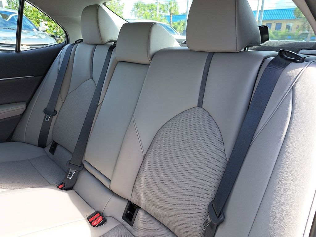 2022 Toyota Camry XSE photo 13