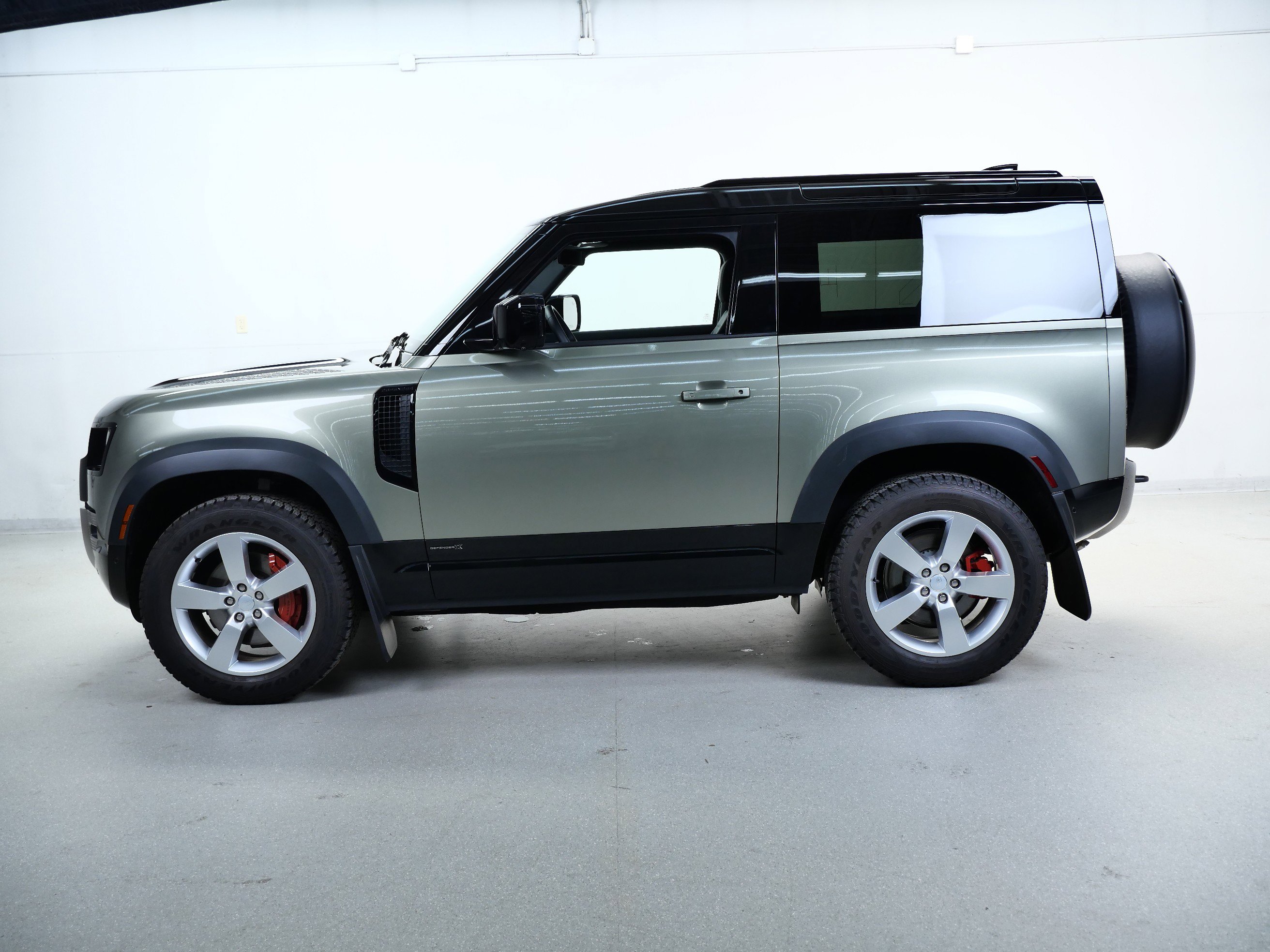 2023 Land Rover Defender 90 X photo 8