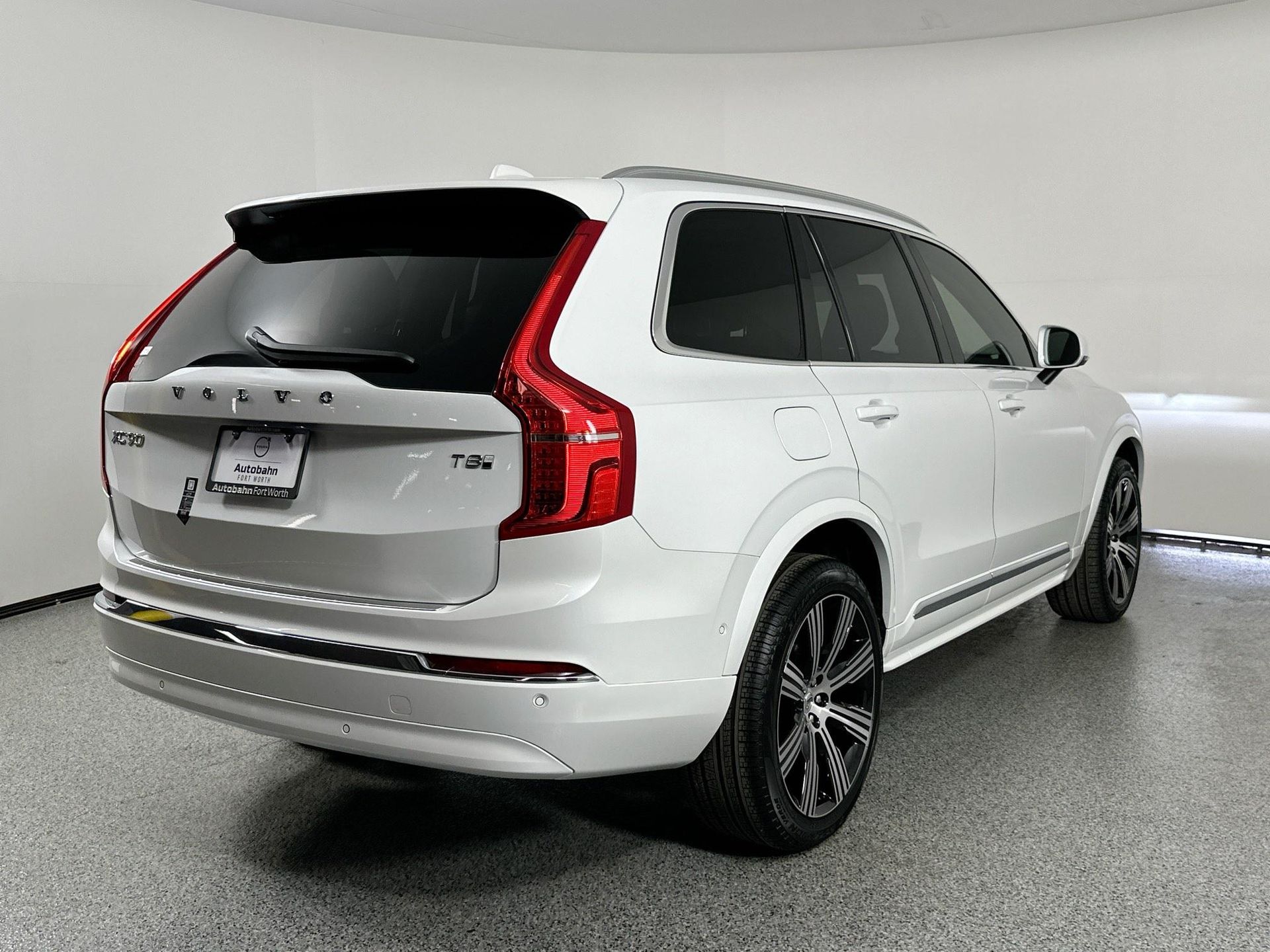 2025 Volvo XC90 T8 AWD Plus photo 4