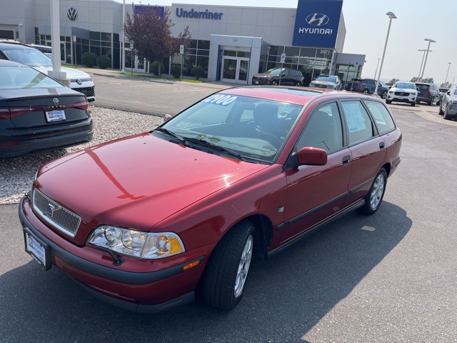 2000 Volvo V40
