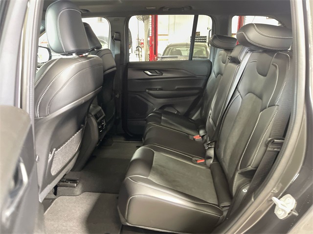 2025 Jeep Grand Cherokee Laredo Altitude photo 21