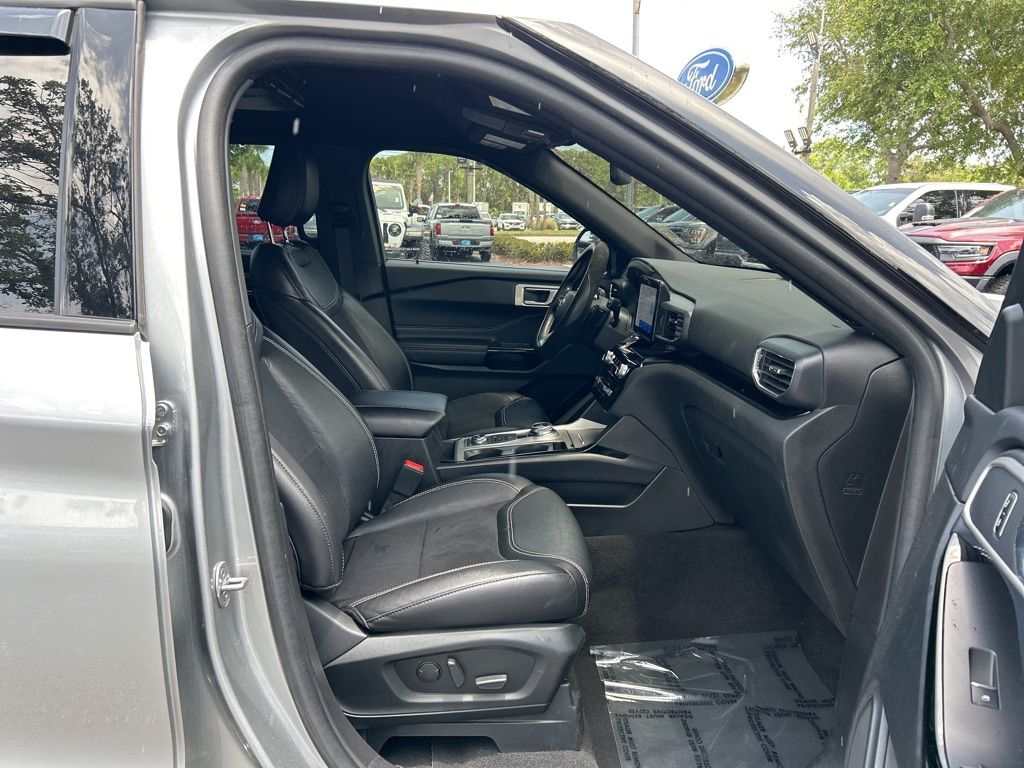 2023 Ford Explorer ST photo 36