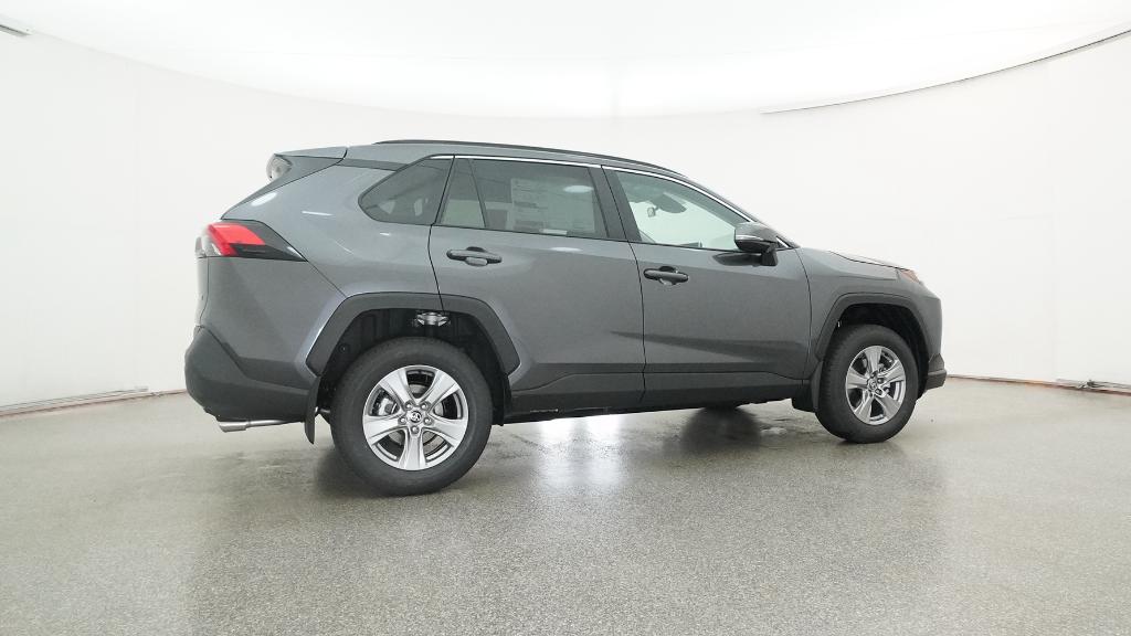 2025 Toyota RAV4 XLE photo 8