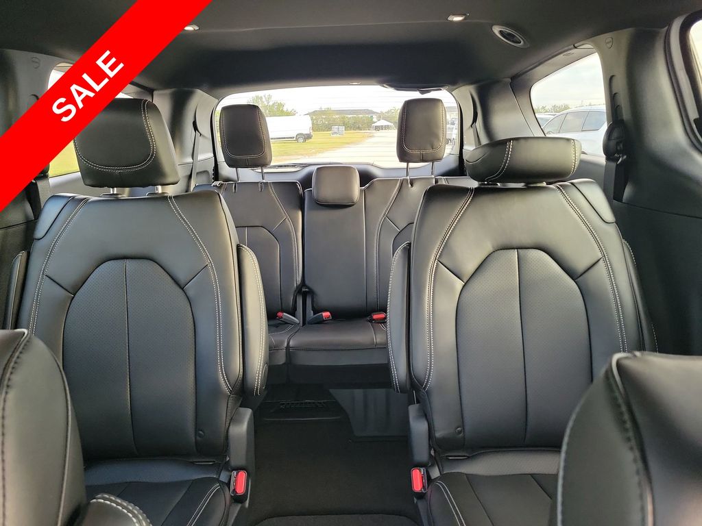 2025 Chrysler Pacifica photo 12