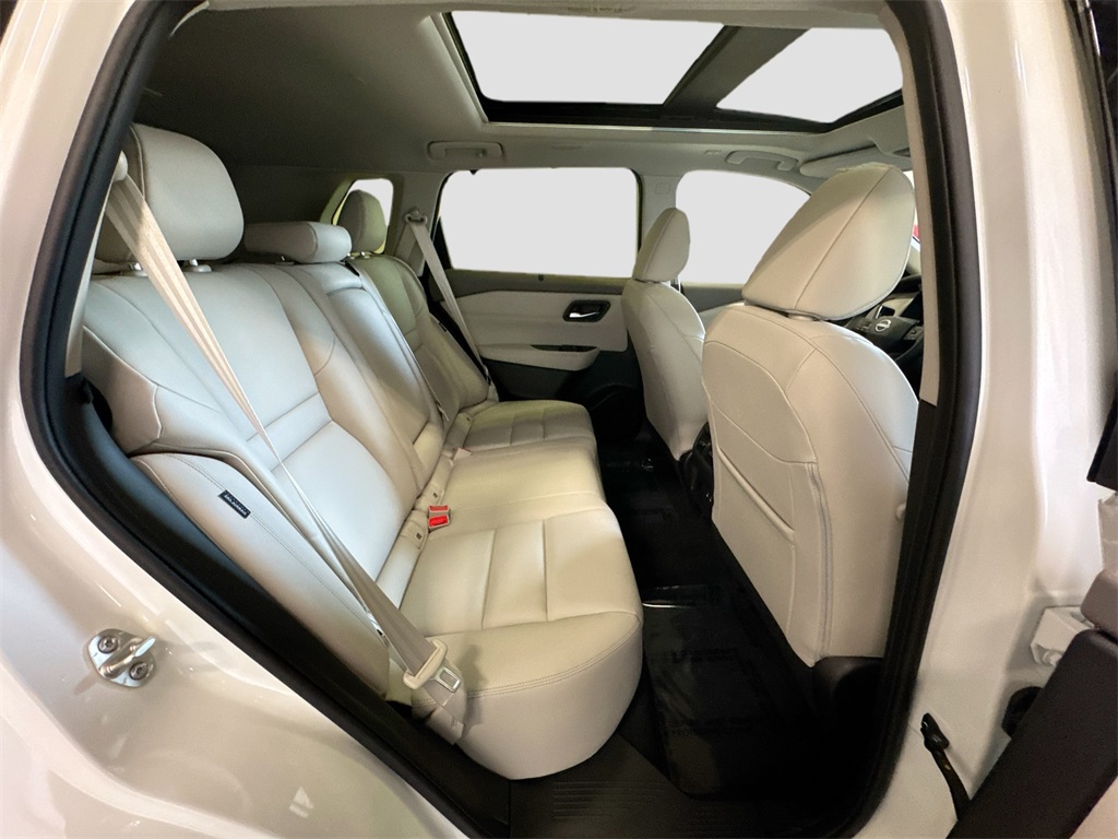 2025 Nissan Rogue SL photo 15