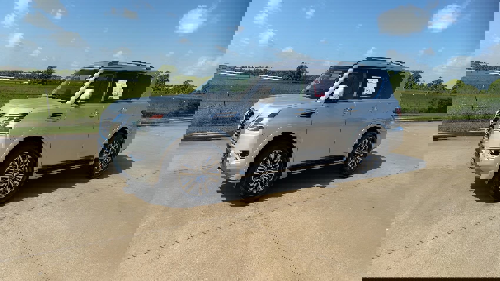 2023 Nissan Armada SL photo 4