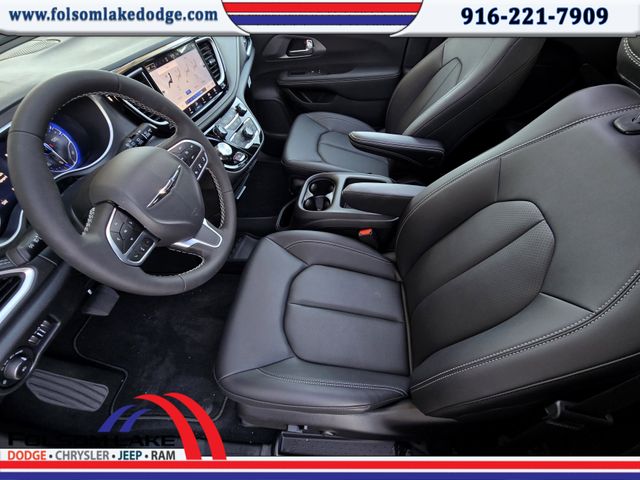 2025 Chrysler Pacifica photo 17