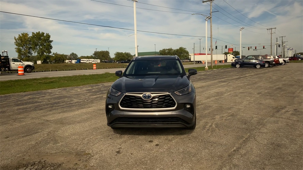2023 Toyota Highlander Hybrid XLE photo 3