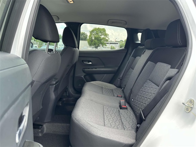 2025 Nissan Kicks SV photo 13