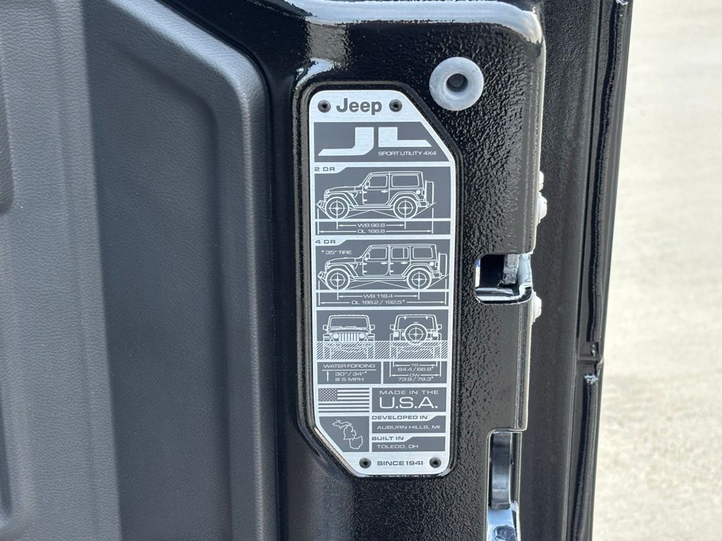2025 Jeep Wrangler Sport S photo 18