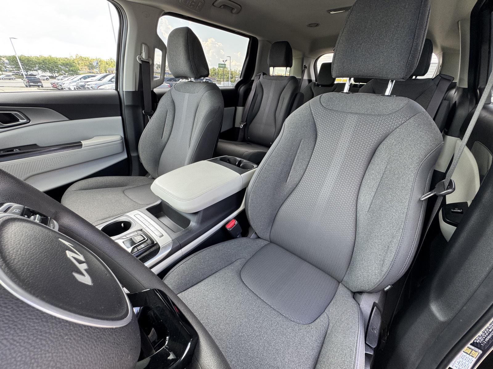 2022 Kia Carnival LX photo 28