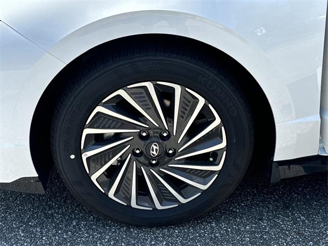 2025 Hyundai Sonata Hybrid SEL photo 10