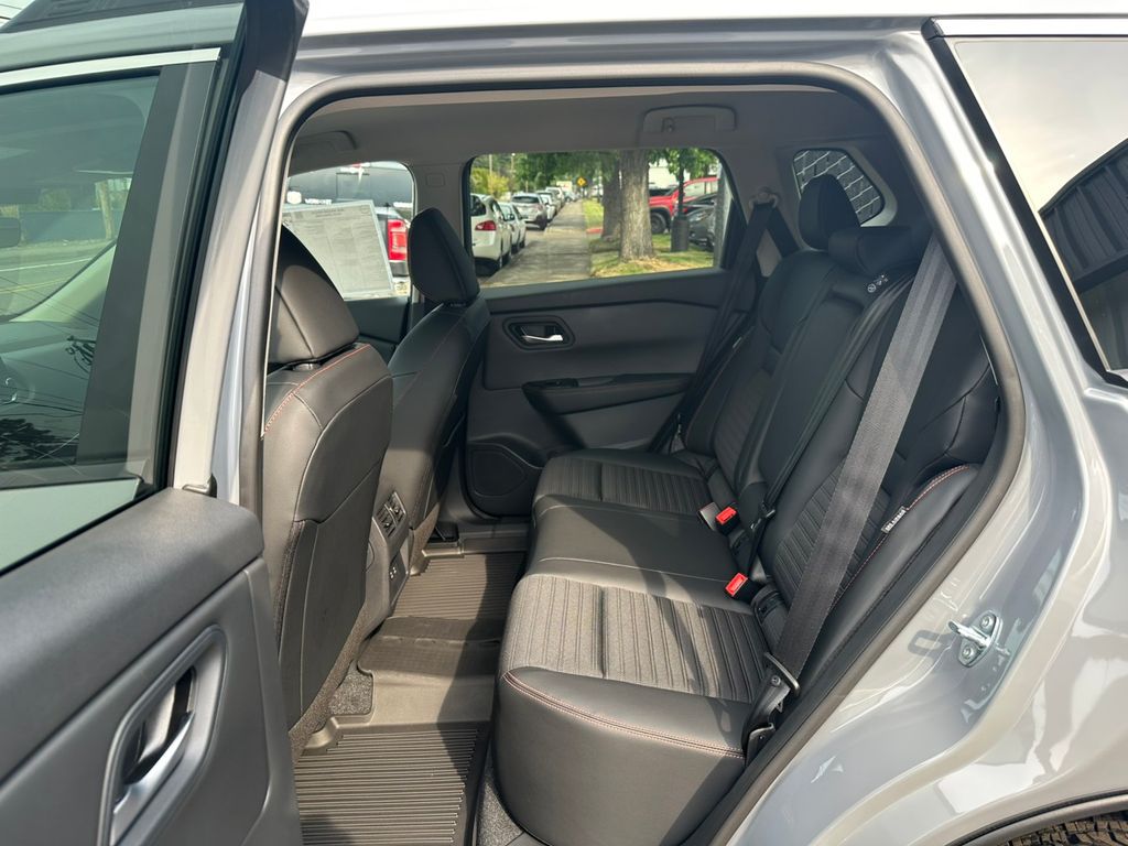 2026 Nissan Rogue SV photo 17