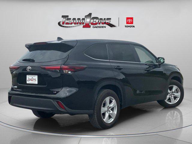 2024 Toyota Highlander LE photo 2