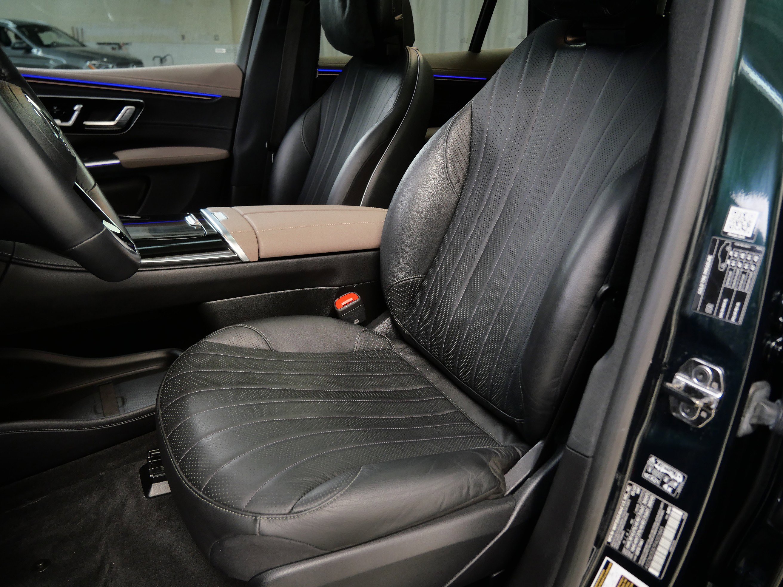 2023 Mercedes Benz EQS SUV 450 4MATIC photo 2