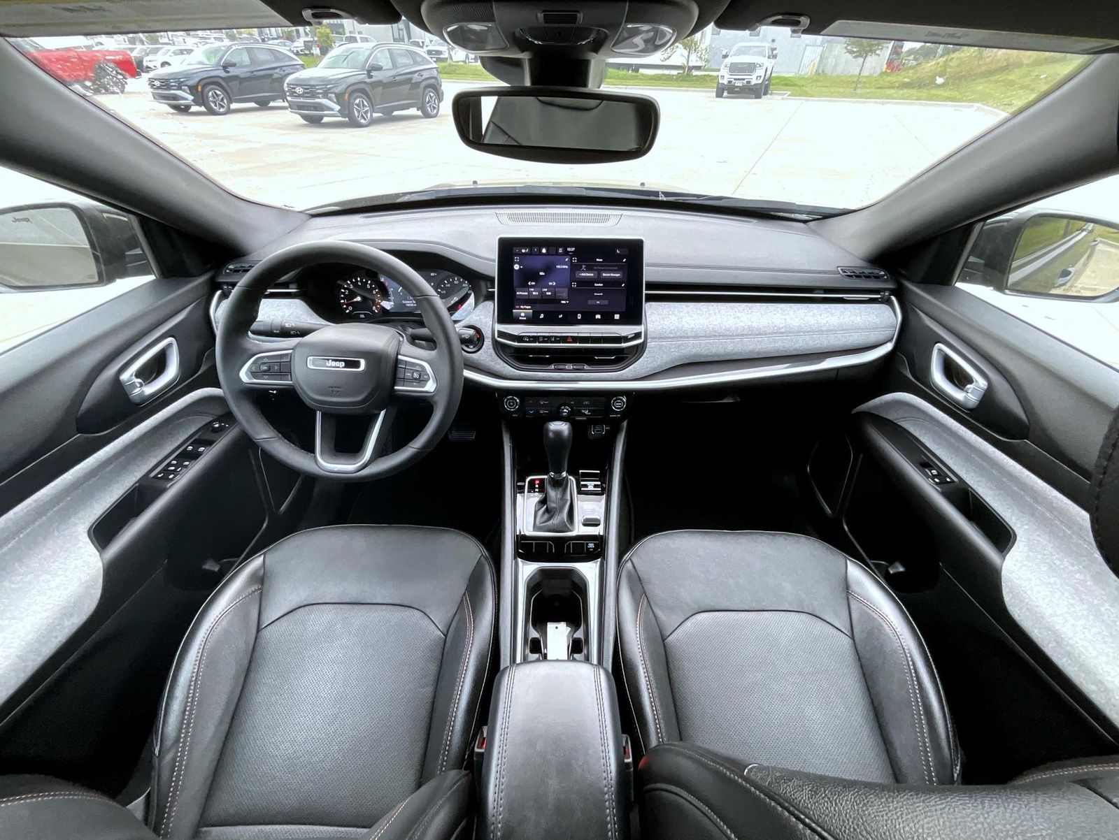 2023 Jeep Compass Latitude Lux photo 14