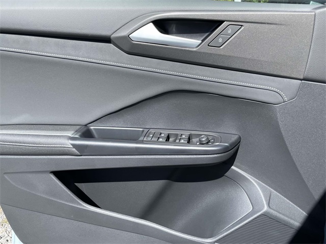 2025 Volkswagen Taos SE photo 21