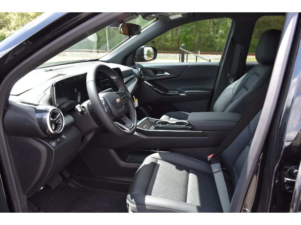 2025 Chevrolet Equinox LT photo 9