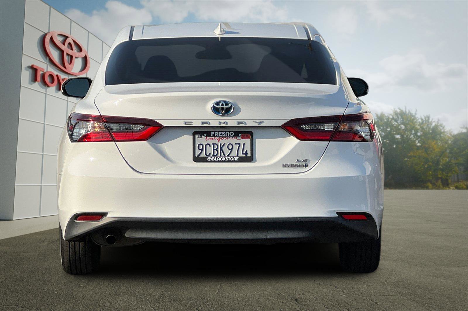 2022 Toyota Camry Hybrid LE photo 4
