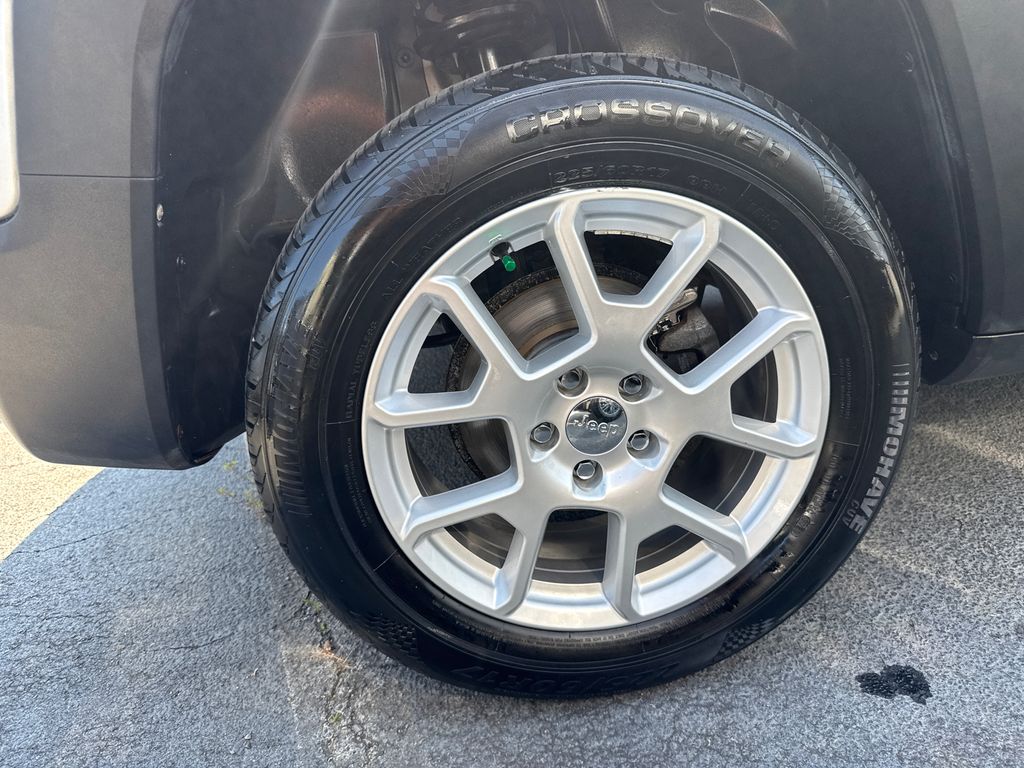 2019 Jeep Renegade Latitude photo 16