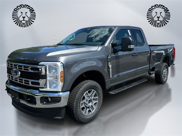 2025 Ford F-350 Super Duty XLT's photo