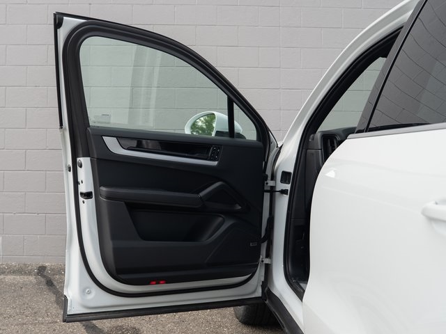 2024 Porsche Cayenne Base photo 15