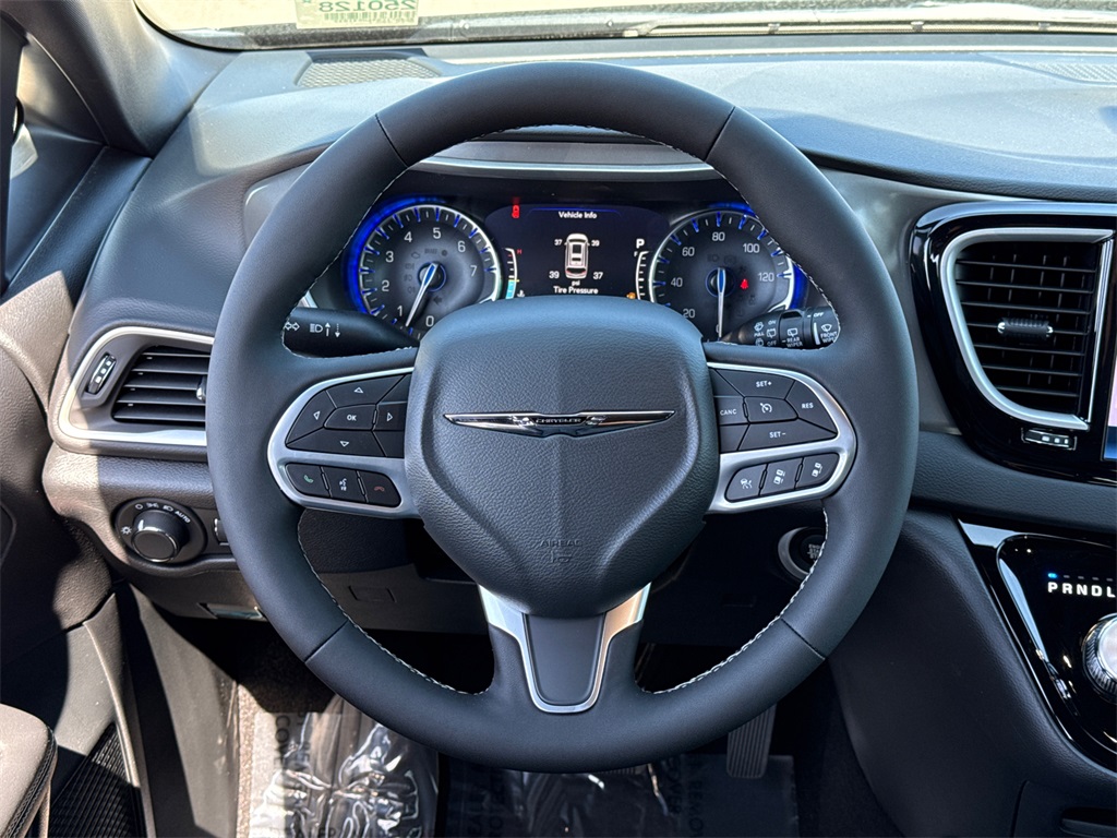 2025 Chrysler Voyager LX photo 22