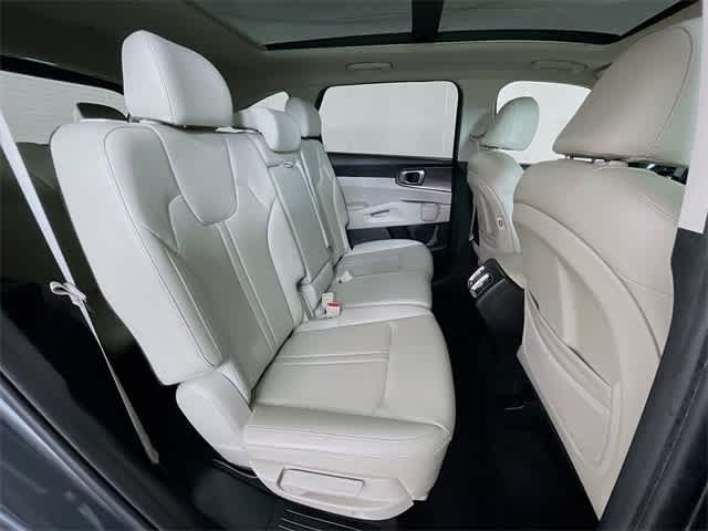 2021 Kia Sorento S photo 28