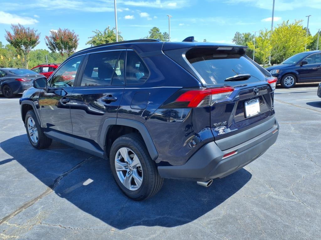 2022 Toyota RAV4 XLE photo 2