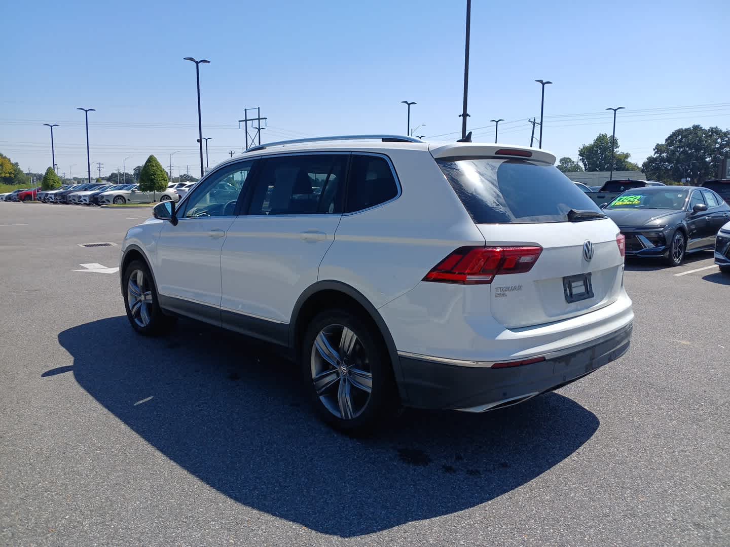 2021 Volkswagen Tiguan SEL photo 3