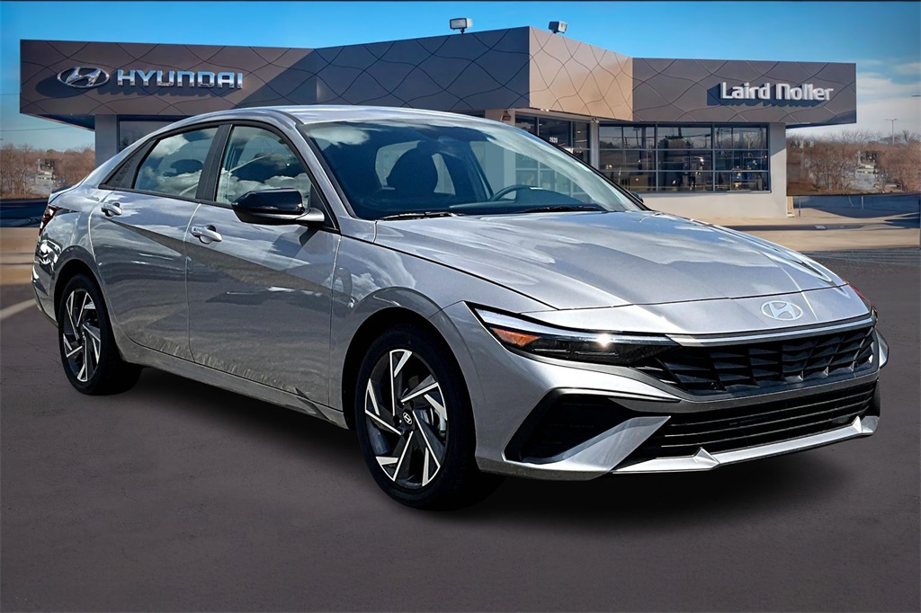 2025 Hyundai Elantra SEL Sport photo 2