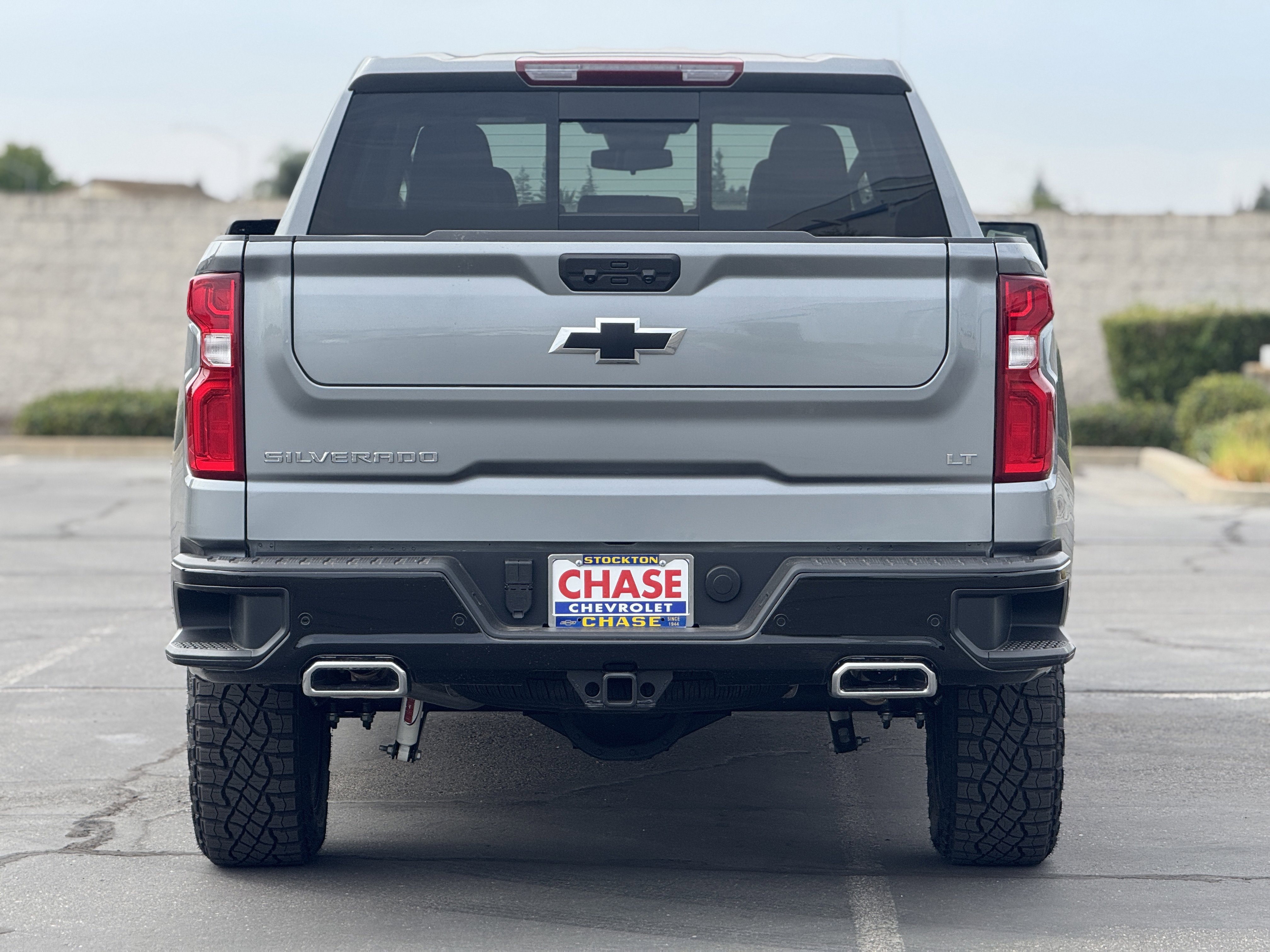2025 Chevrolet Silverado 1500 LT Trail Boss photo 2