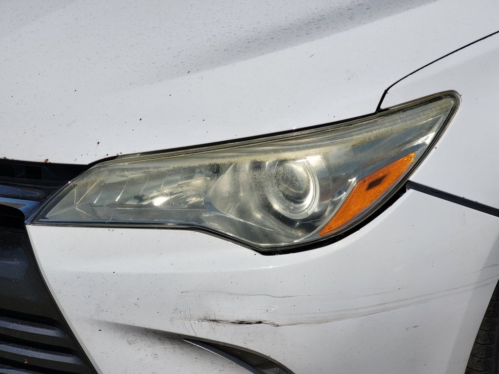 2016 Toyota Camry LE photo 8