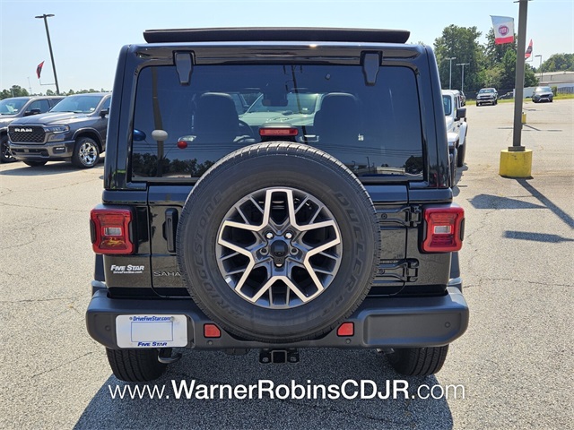 2025 Jeep Wrangler Sahara photo 9