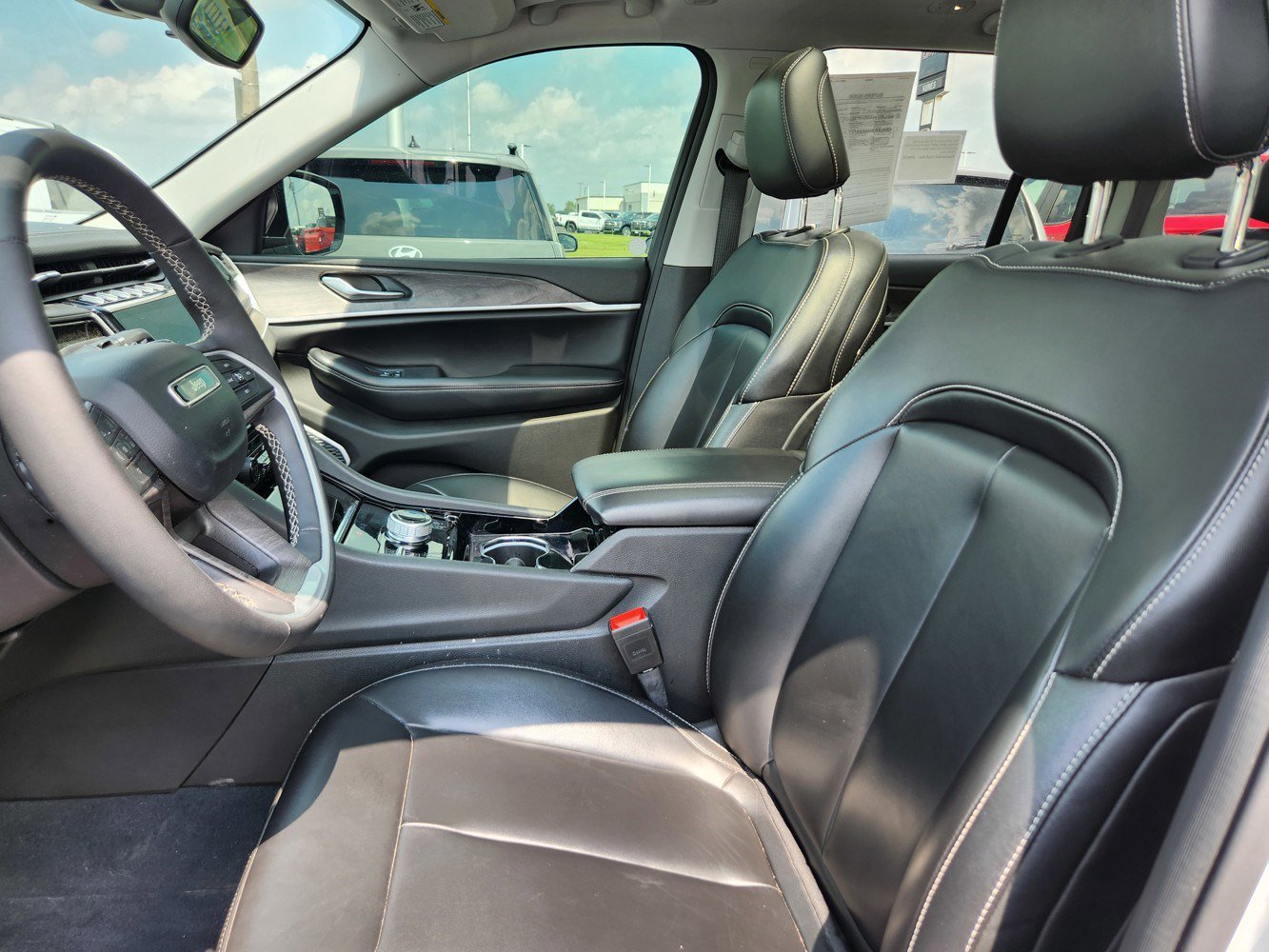 2023 Jeep Cherokee Base photo 29