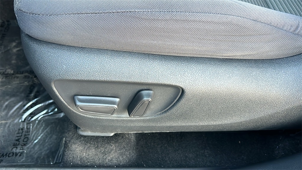 2024 Toyota Highlander LE photo 11