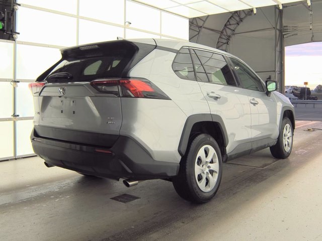 2024 Toyota RAV4 LE photo 4