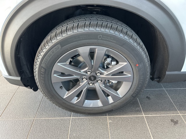 2025 Ford Explorer photo 5