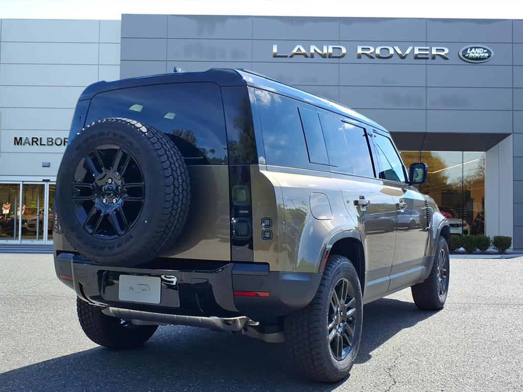 2026 Land Rover Defender 110 photo 2