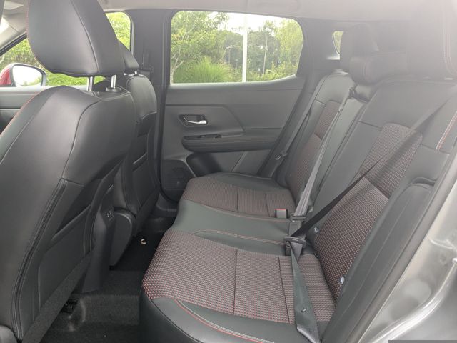 2025 Nissan Kicks SR photo 9