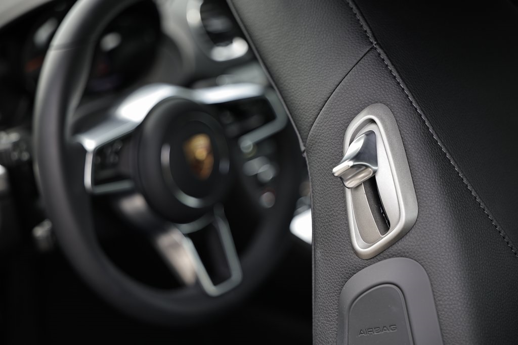 2025 Porsche Cayman Base photo 19