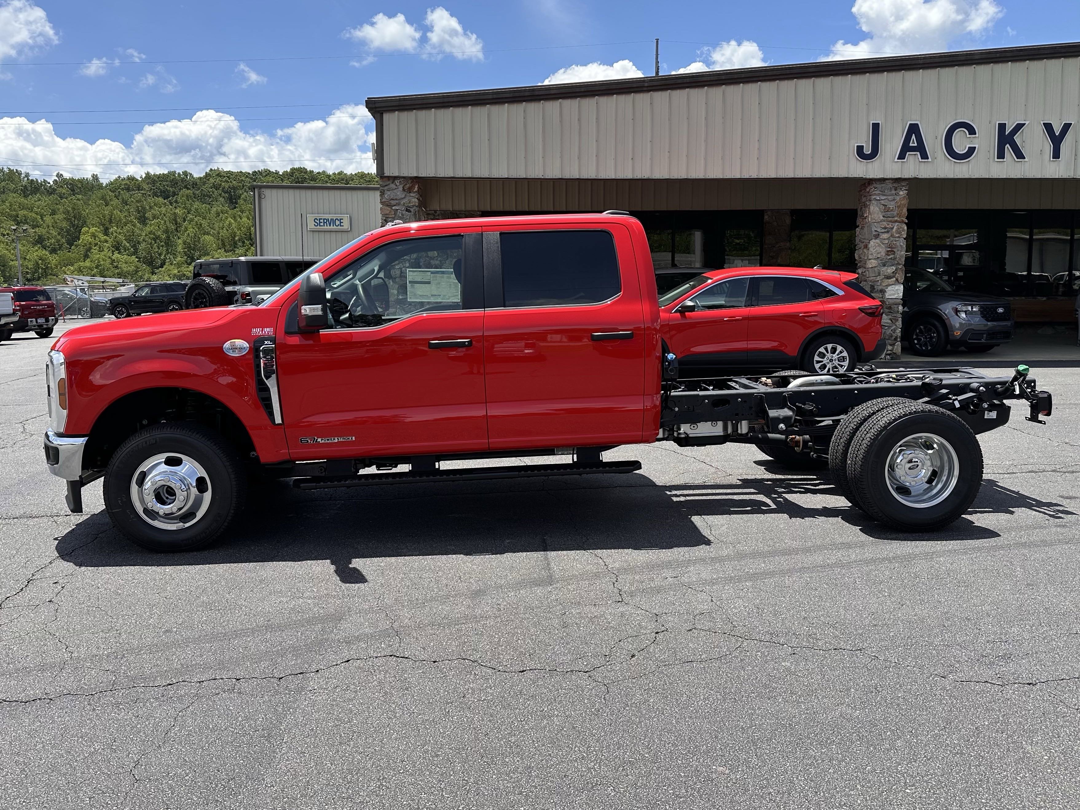 2025 Ford F-350 Super Duty Chassis Cab XL's photo