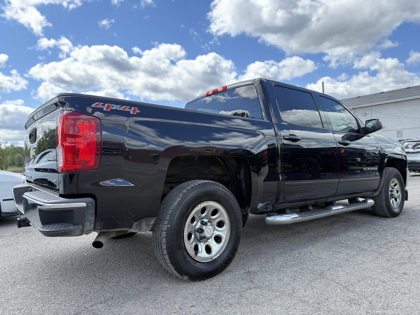 2017 Chevrolet Silverado 1500 LT photo 4