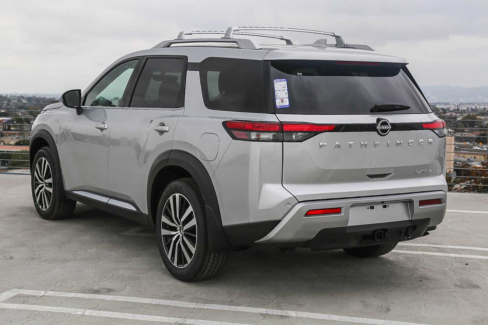 2025 Nissan Pathfinder Platinum photo 4