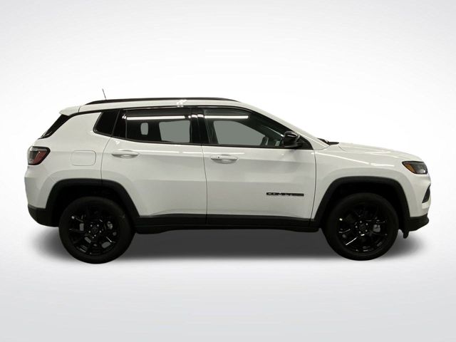 2025 Jeep Compass Latitude photo 2