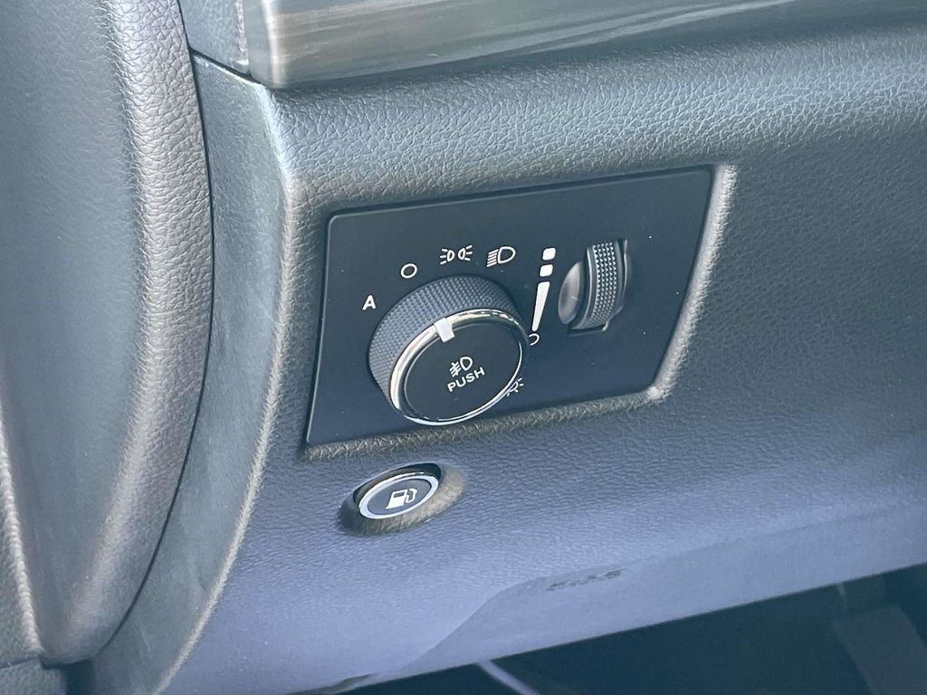 2021 Jeep Grand Cherokee Laredo X photo 22