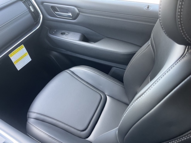 2025 Nissan Armada SV photo 15