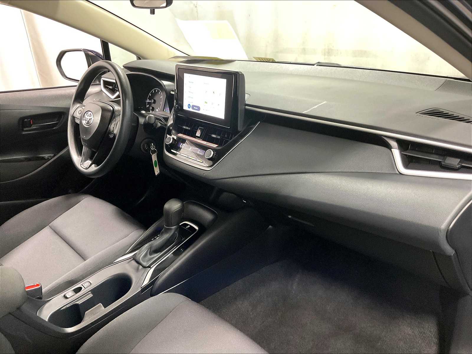 2025 Toyota Corolla LE photo 14